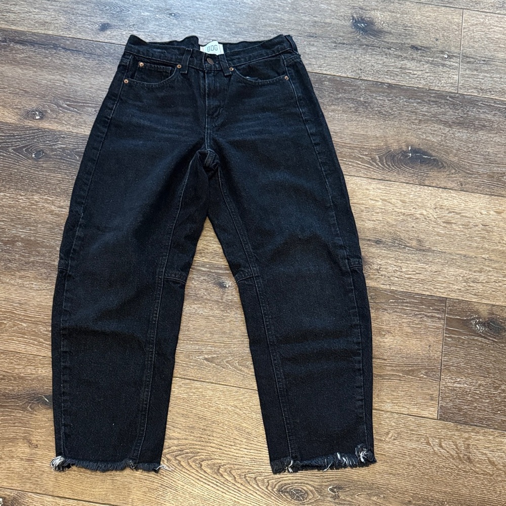 BDG cropped taper black 27